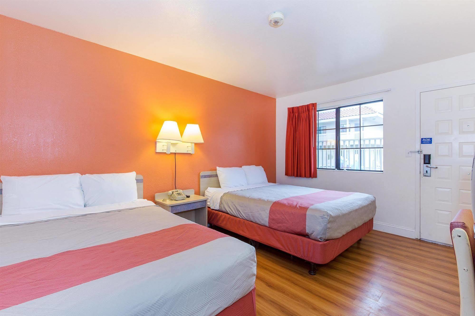 Motel 6 Vallejo - Maritime North Екстер'єр фото