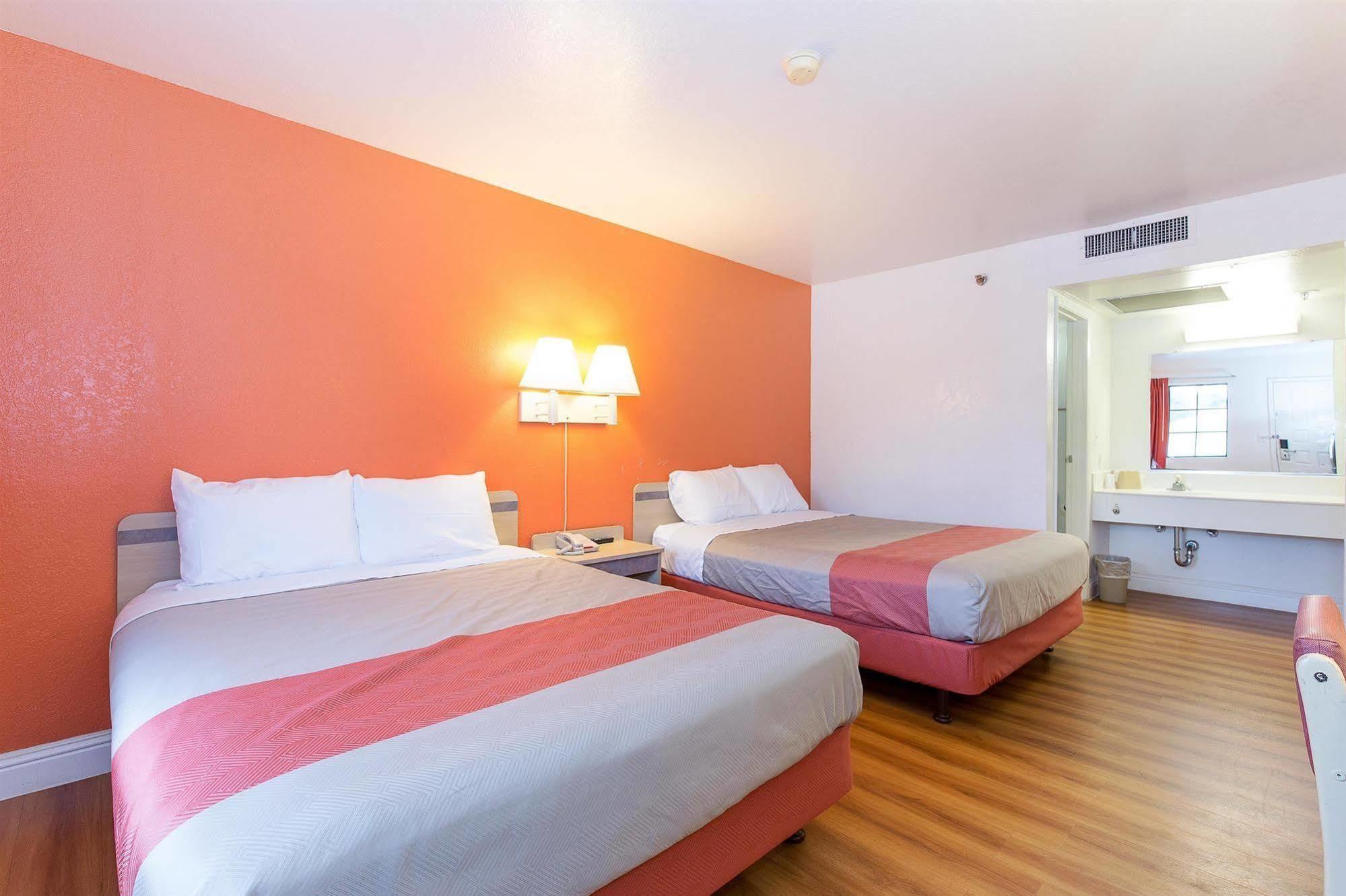Motel 6 Vallejo - Maritime North Екстер'єр фото